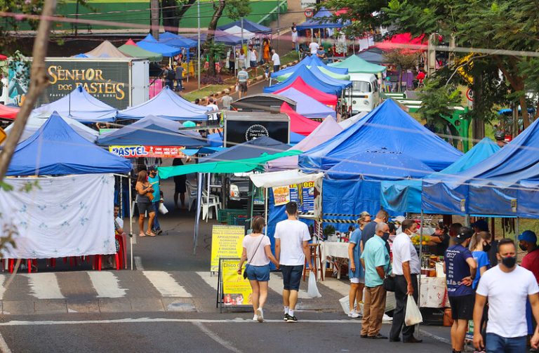 6 feiras livres em Foz do Iguaçu para visitar ao longo da semana