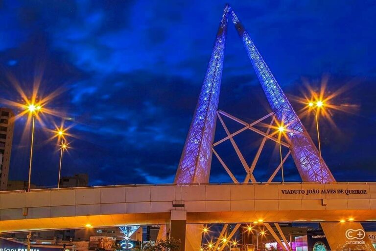 Descobrimos o significado dos espetos da Avenida 85 em Goiânia e contamos pra você