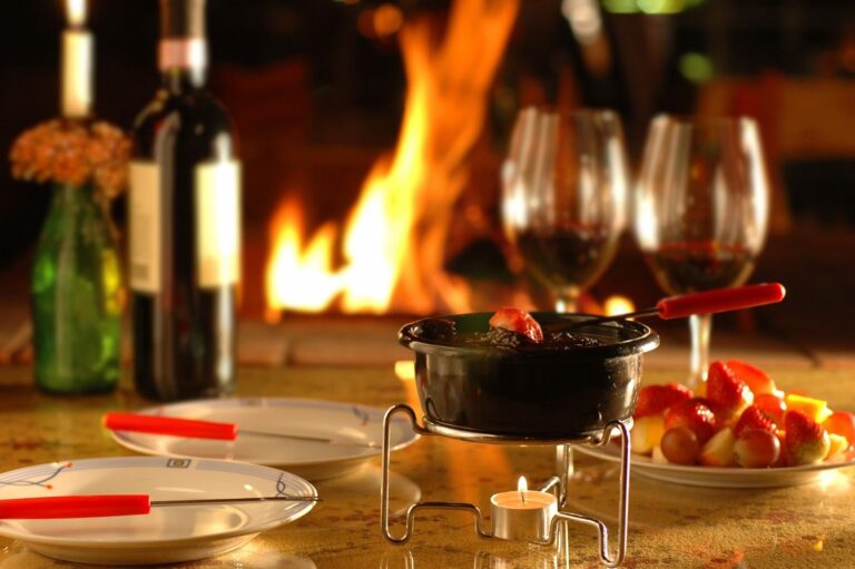 Fondue, vinho, café e caldo: 20 lugares perfeitos pra curtir a chuva em Goiânia