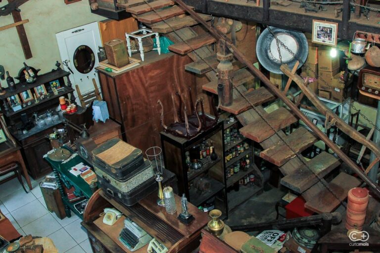 Descobrimos um antiquário incrível que é uma verdadeira viagem no tempo em Goiânia