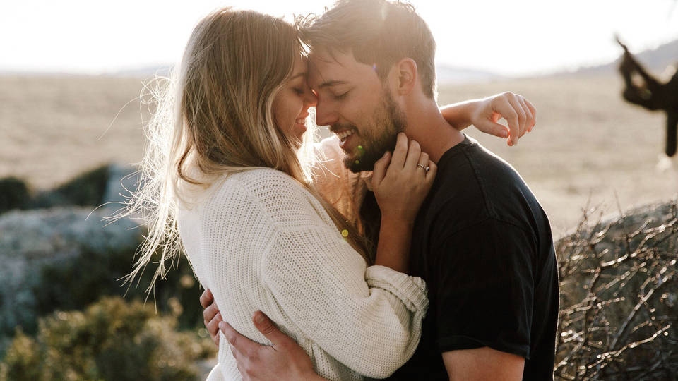 30 perguntas que são capazes de fazer com que duas pessoas se apaixonem