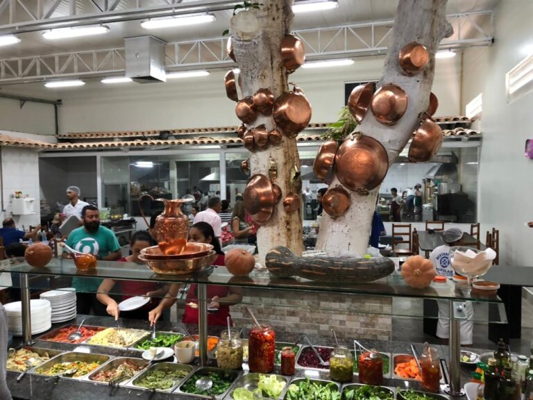 10 restaurantes no centro de Goiânia para comer bem pagando pouco
