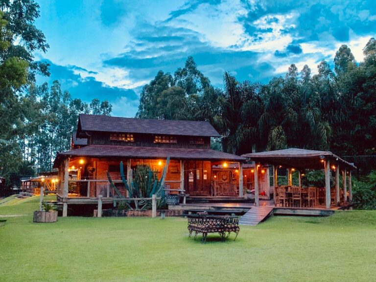 Villa Cavalcare: um pedacinho do Velho Oeste que reúne Restaurante Bar e Centro Equestre em Goiânia