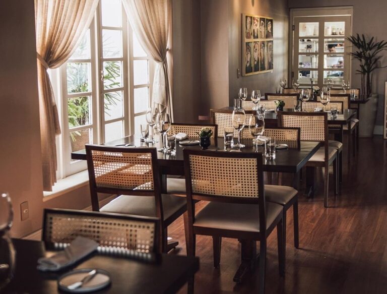 Meze Restaurante faz noite especial para comemorar os 4 anos em Goiânia