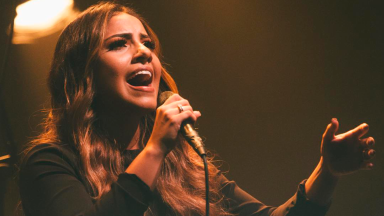 Cantora gospel Gabriela Rocha faz live ‘Juntos em Adoração’; veja dia e horário