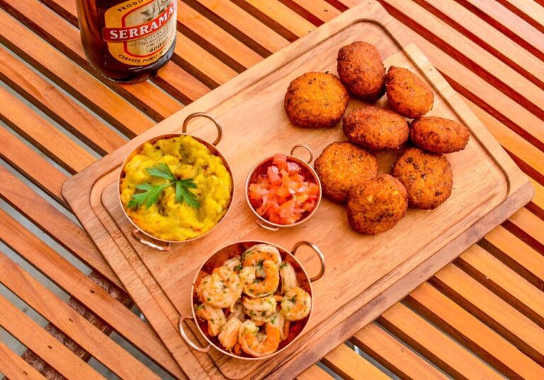 Da moqueca ao acarajé, conheça um restaurante com gostinho de praia em Goiânia