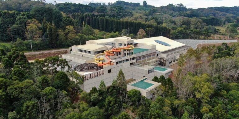 Gramado inaugura primeiro parque aquático indoor da América do Sul