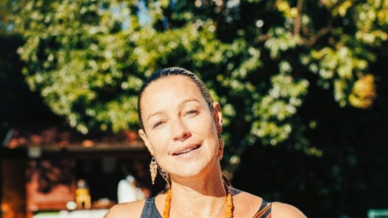 Corpão em forma: Luana Piovani comemora 45 anos de idade com festa na piscina