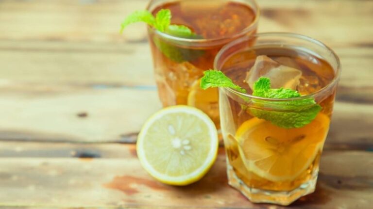 5 receitas de chás gelados e refrescantes para servir com sofisticação