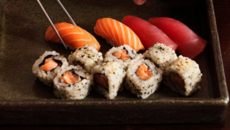 10 restaurantes de comida japonesa em Goiânia que abrem para o almoço