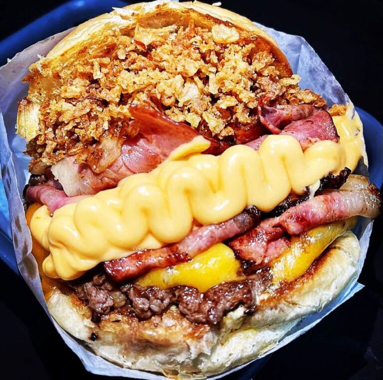Goiano abre pit dog em Portugal e faz sucesso