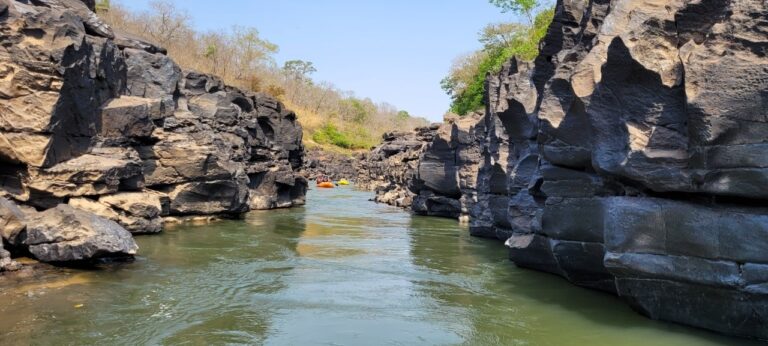 Descubra a cidade turística em Goiás onde se pode literalmente abraçar o Rio Araguaia