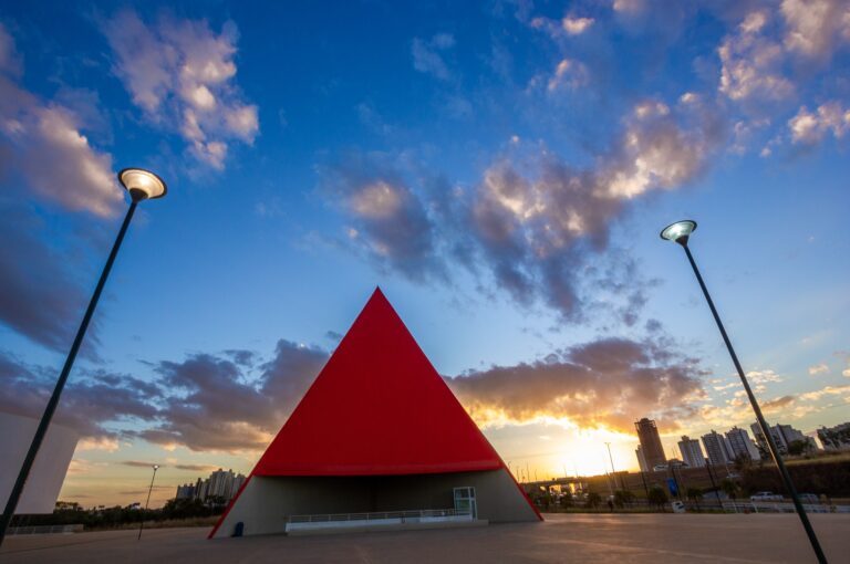 Centro Cultural em Goiânia assinado por Oscar Niemeyer é sinônimo de modernidade