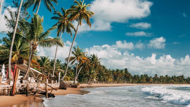 Paraíso do nordeste tem praias incríveis, piscinas naturais e pôr do sol deslumbrante