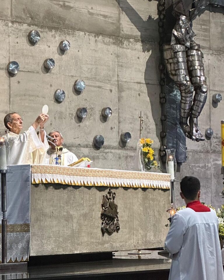 Igreja modernista é marco de fé e arquiteta em Goiânia