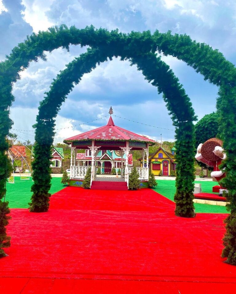 Goiânia abriga gigantesca e extraordinária Vila do Papai Noel que promete encantar de crianças a idosos