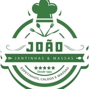 Para pedir ou comer na hora, a Jantinha do João oferece uma variedade de espetinhos, panelinhas, caldos e massas deliciosos.