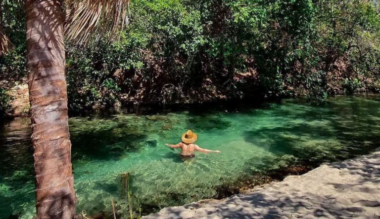 Praia paradisíaca que esconde um segredo de cair o queixo fica bem pertinho de Goiás