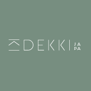 O Dekki celebra a culinária japonesa contemporânea com pratos como o Urumaki Especial Major e o Sashimi Shake Tamarindo. Fundado em 2021, destaca-se por oferecer uma experiência completa para os clientes com um amplo cardápio e uma nova unidade em breve.