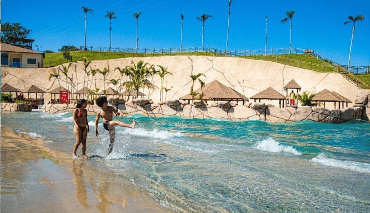 Maior praia artificial da América Latina fica em Goiás e atrai visitantes do país inteiro.