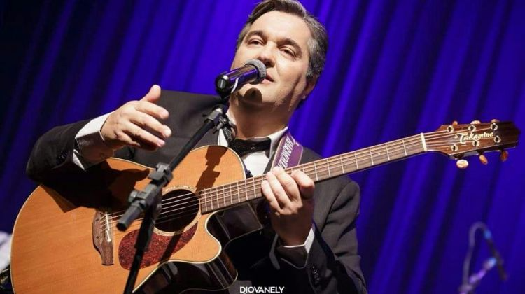 Cantor João Marcello realiza show natalino em Goiânia