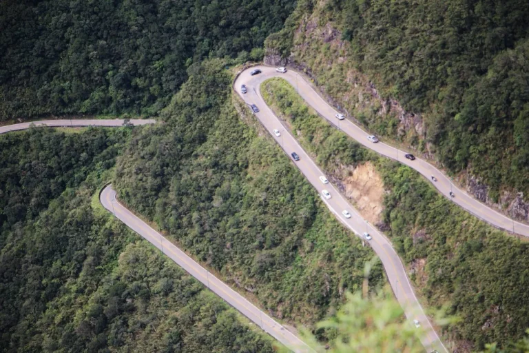 Top 10 estradas mais charmosas do Brasil para viajar de carro