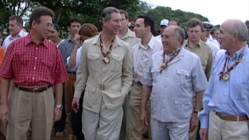 Rei Charles ainda era prncipe quando visitou a Ilha do Bananal. Ele foi recebido pelo ento governador Siqueira Campos