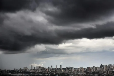 Nova frente fria traz chance de chuva para Goiás; veja a previsão