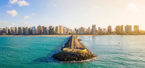 Fortaleza é uma das cidades mais visitadas do Brasil, e não é por acaso. Tem praias paradisíacas, parques aquáticos, museus, teatros e mercados.