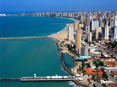 A Praia de Iracema em Fortaleza é um dos ícones da cidade tanto em beleza natural quanto em Point de balada durante a noite 