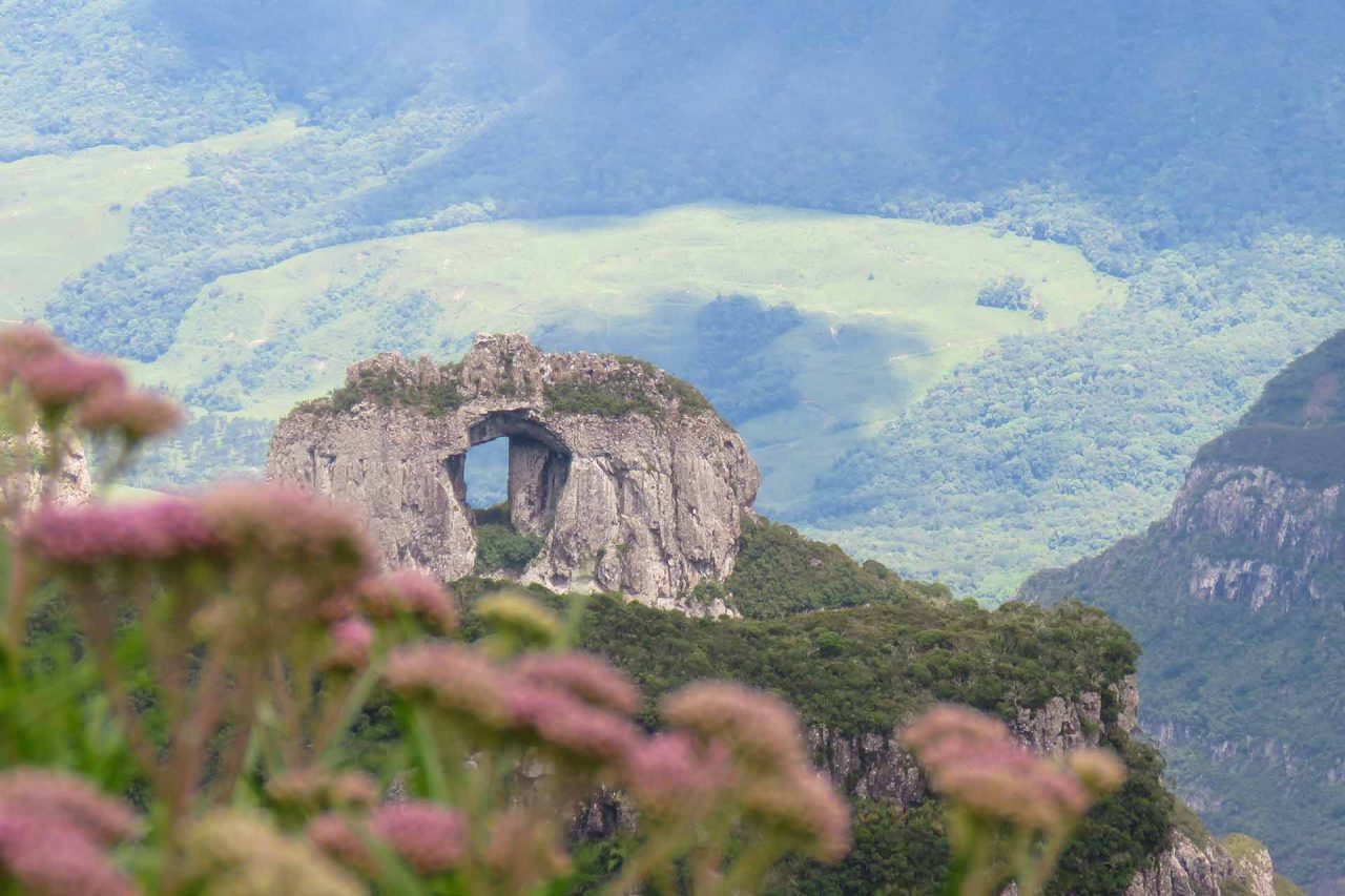 6 lugares para viajar no Brasil e fugir do calor em dezembro (1 é em Goiás!)