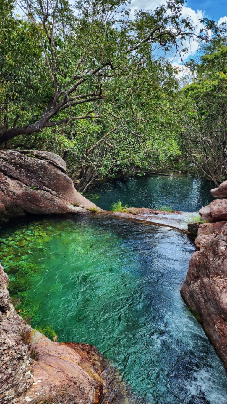 Complexo de cachoeiras na Chapada dos Veadeiros encanta visitantes com piscinas naturais de águas cristalinas