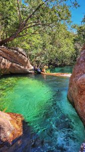 Complexo de cachoeiras na Chapada dos Veadeiros encanta visitantes com piscinas naturais de águas cristalinas