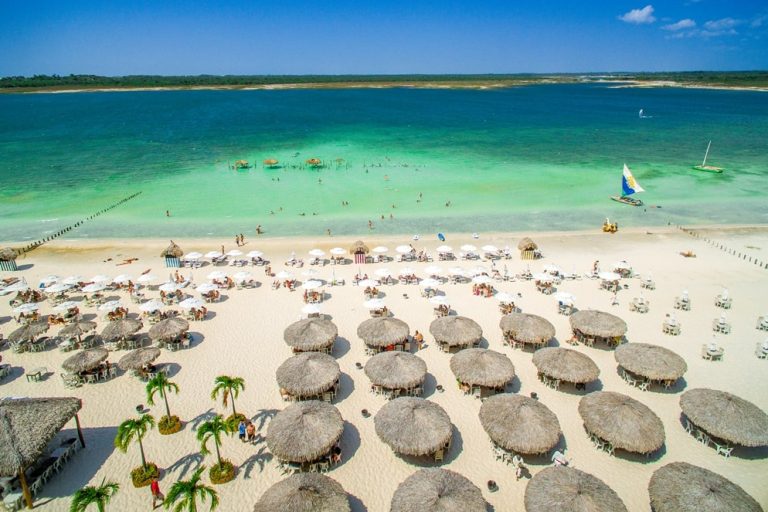 Praia mais bonita do mundo é brasileira, segundo Washington Post