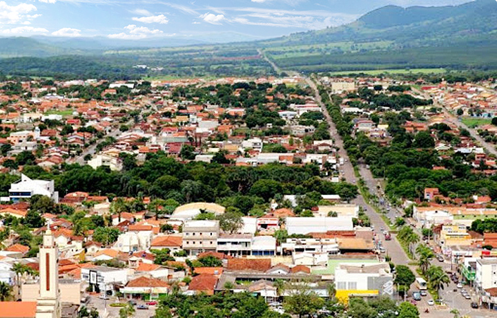 O progresso chegou a esta cidade goiana juntamente com a lavoura de café que trouxe para o município os pioneiros que desbravaram estas terras.