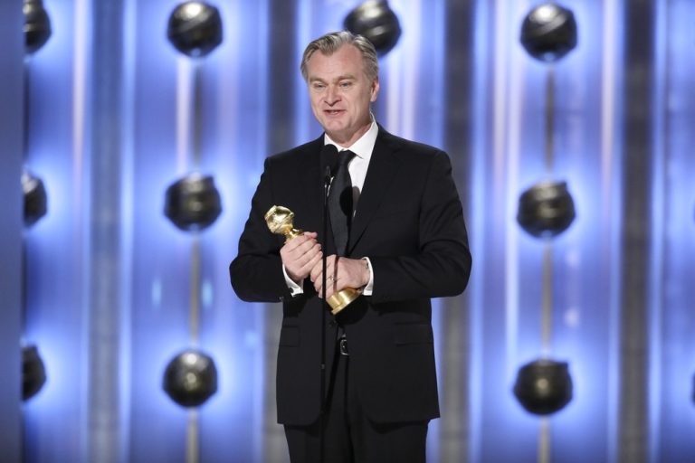 Christopher Nolan emociona em discurso ao vencer pela primeira vez o Globo de Ouro