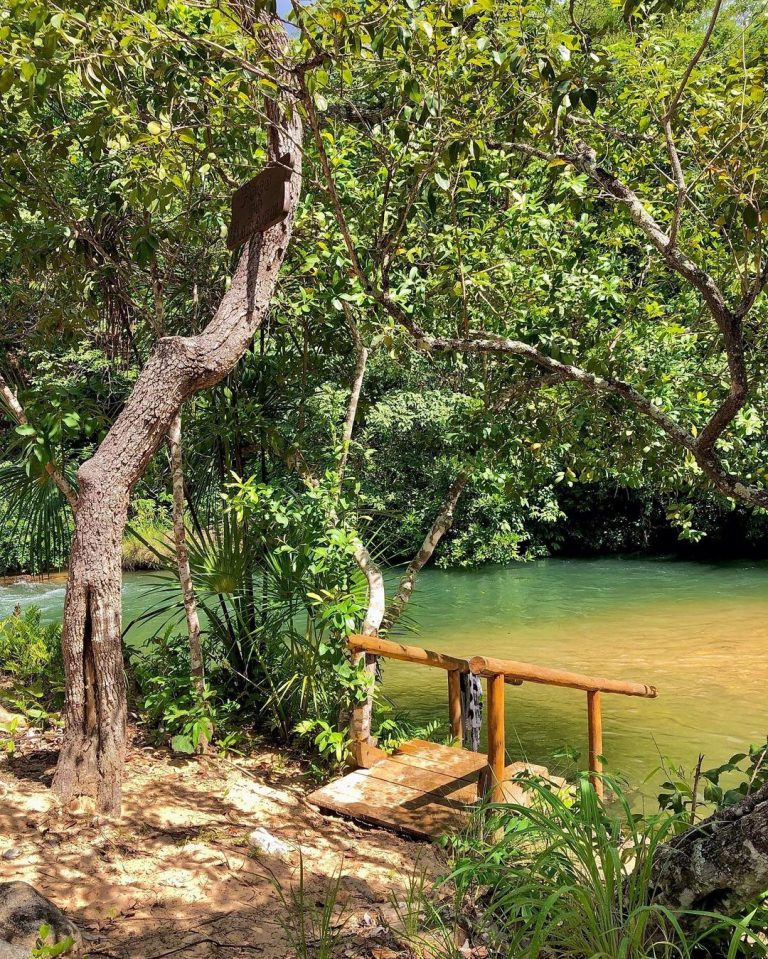 Divisa de Goiás e Tocantins guarda uma prainha pouco conhecida que parece um oásis no Cerrado