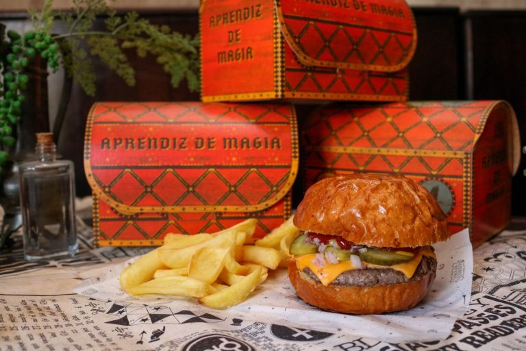 Goiânia recebe a primeira hamburgueria inspirada em Harry Potter do Brasil