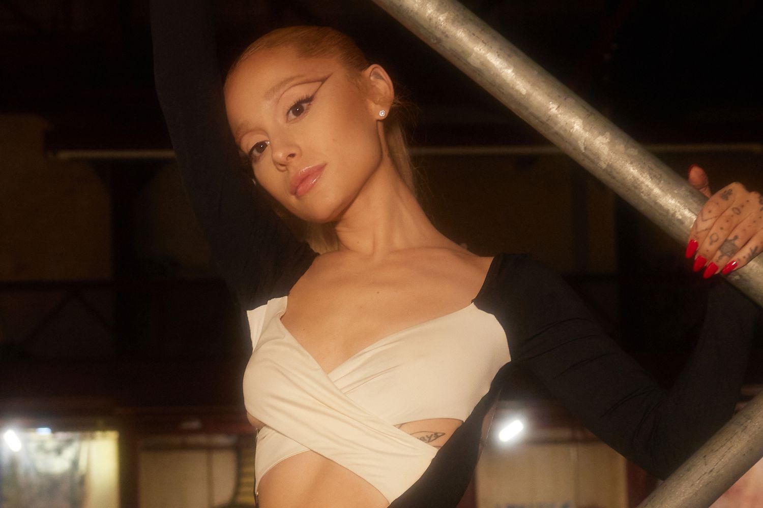 Ariana Grande Brasil ☀️ on X: Confira a letra e a tradução de “yes, and?”,  lead single do novo álbum de Ariana Grande. 💋  / X