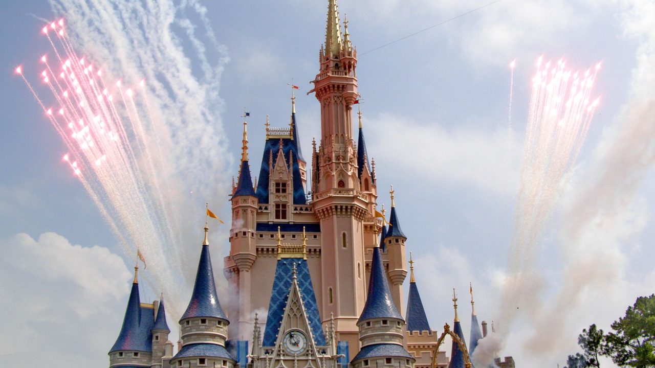 Sonhos e especulações: enquanto a Disney desmente planos de um castelo encantado no Brasil, a magia continua a inspirar corações e mentes