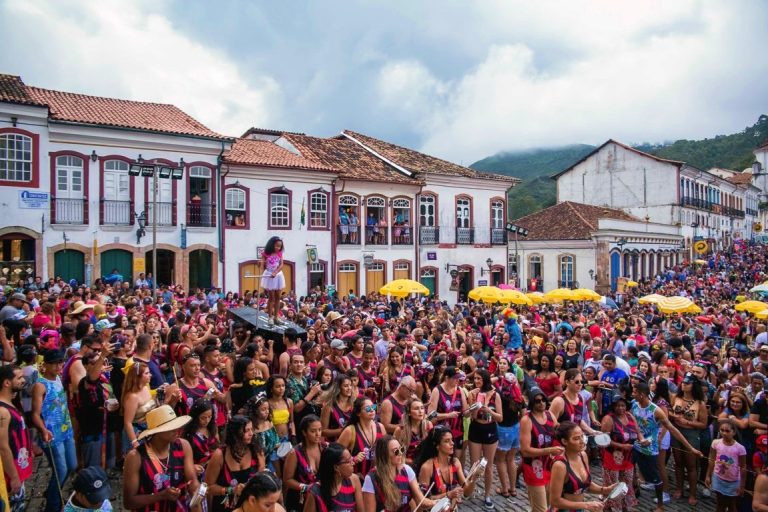 Cidade histórica de Minas Gerais abriga o maior carnaval universitário do Brasil