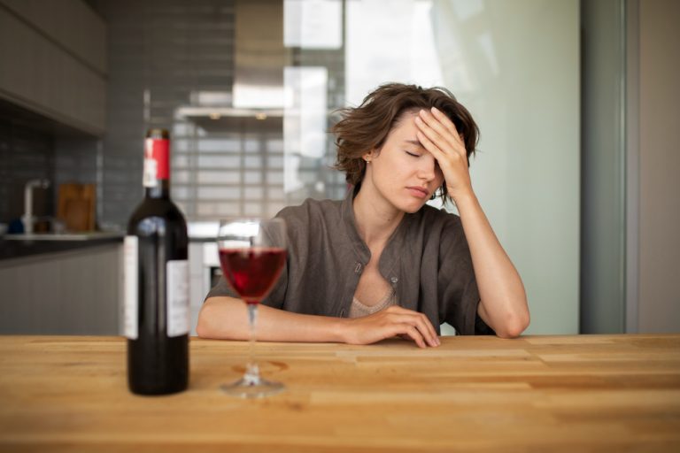 Diga Adeus à Ressaca! Descubra Dicas Infalíveis de Como Reduzir os Efeitos Indesejados do Álcool