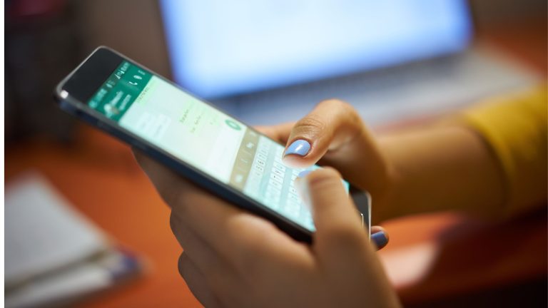 Como ler uma mensagem do WhatsApp sem aparecer online?