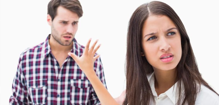 Fique por dentro dos 12 reveladores sinais de que as pessoas não gostam de você
