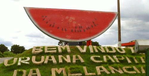 A entrada de Uruana mostra seu principal produto agrícola