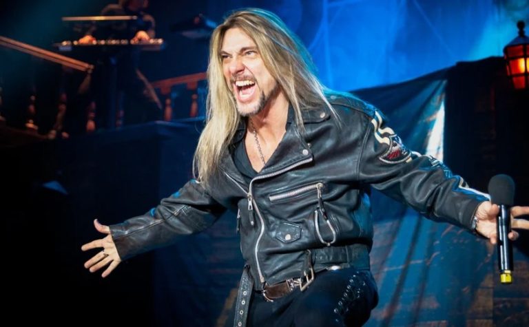 Goiânia recebe show de rock com Edu Falaschi