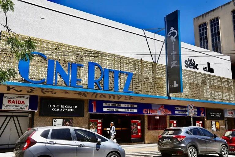 Cine Ritz em Goiânia passa por reforma e ganha nova fachada