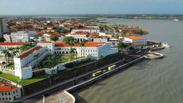 Descobrimos uma cidade de encantos escondidos no Nordeste brasileiro  onde o amor dança nas ondas do tempo