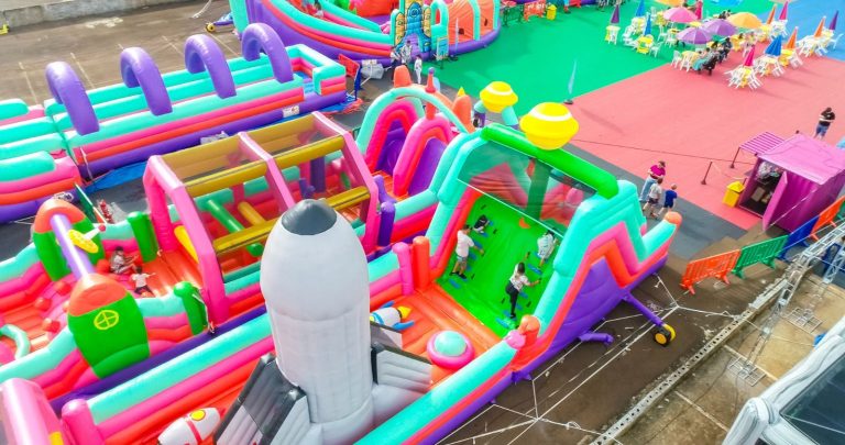 Parque temático de brinquedos infláveis gigantes chega a Goiânia
