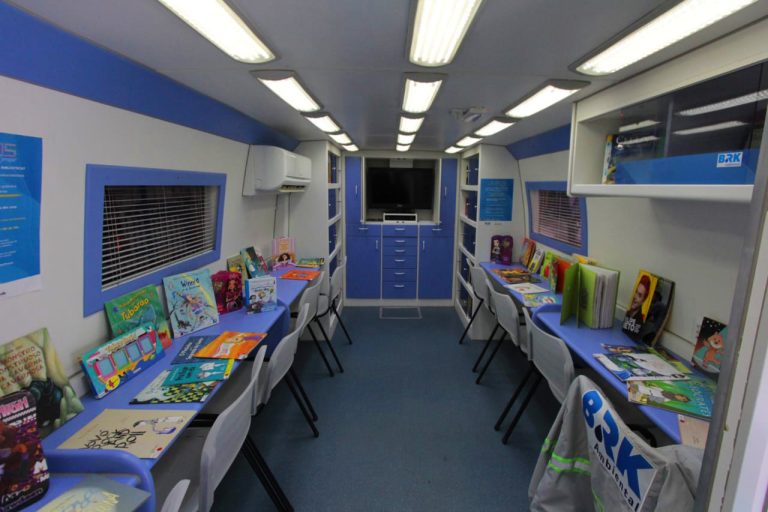 Rodas de Leitura: Biblioteca itinerante encanta Aparecida de Goiânia com acervo inclusivo